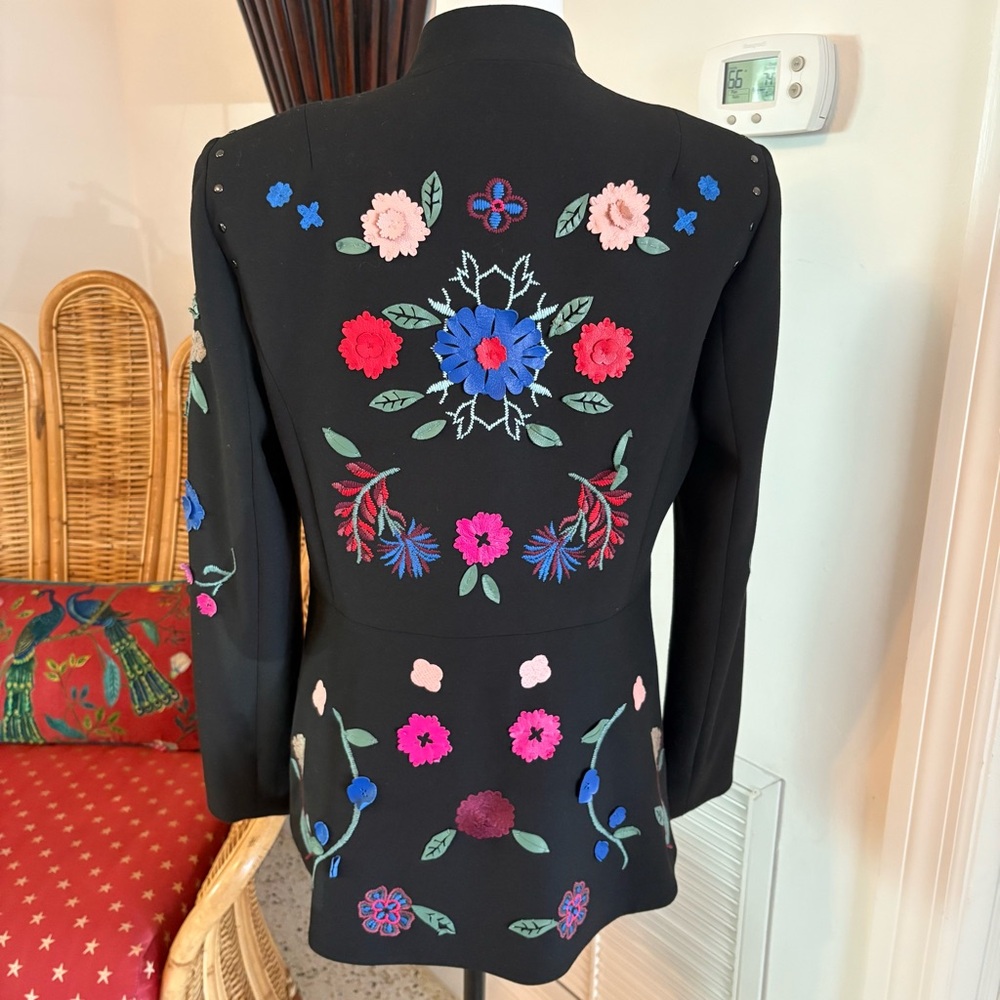 CARLISLE COLLECTION Designer Black Blazer. Leather Flowers! Embroidered. Size 4 - Picture 7 of 16